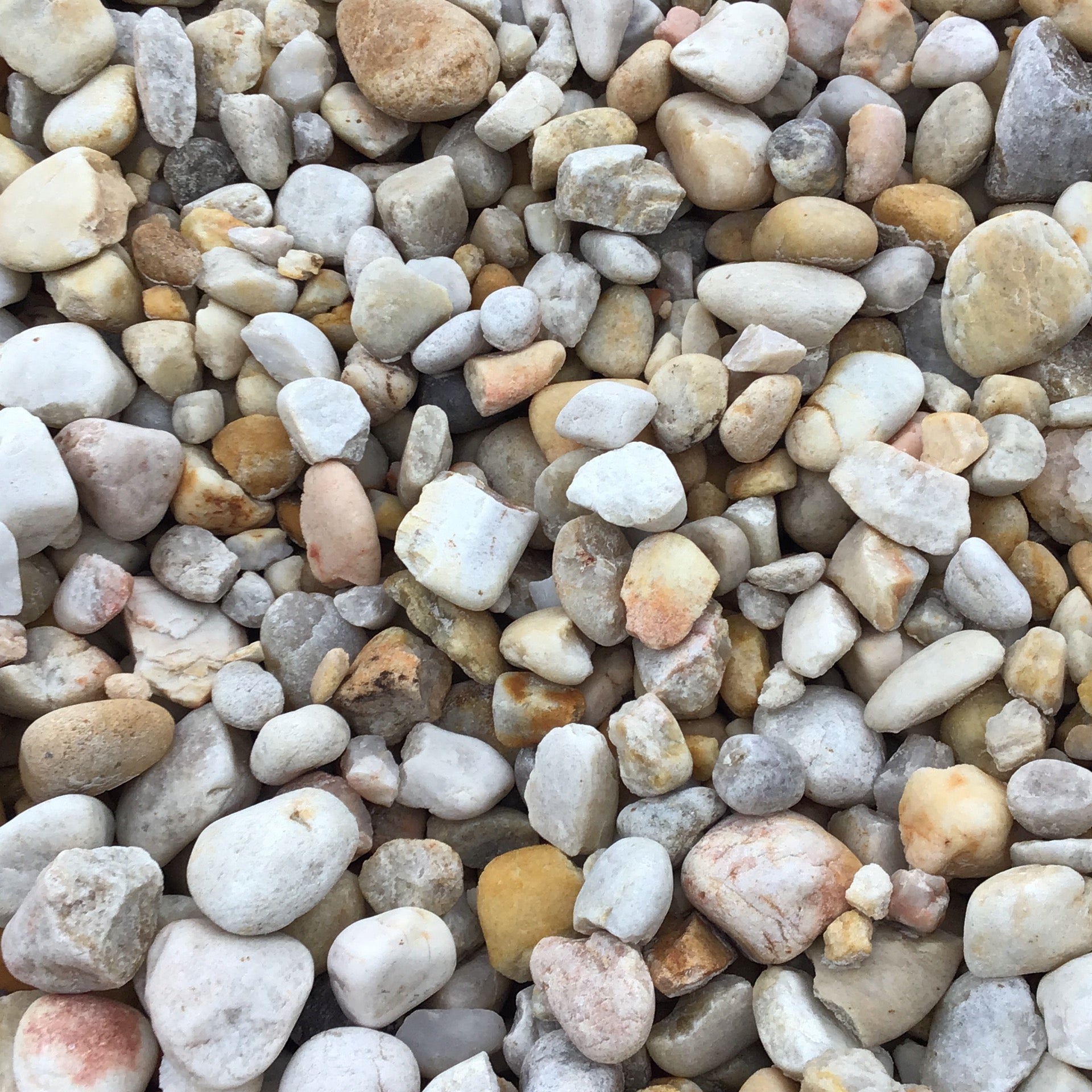 Tennessee White 2”- 1” River Rock Mix | Alex Pinestraw & Mulch, LLC