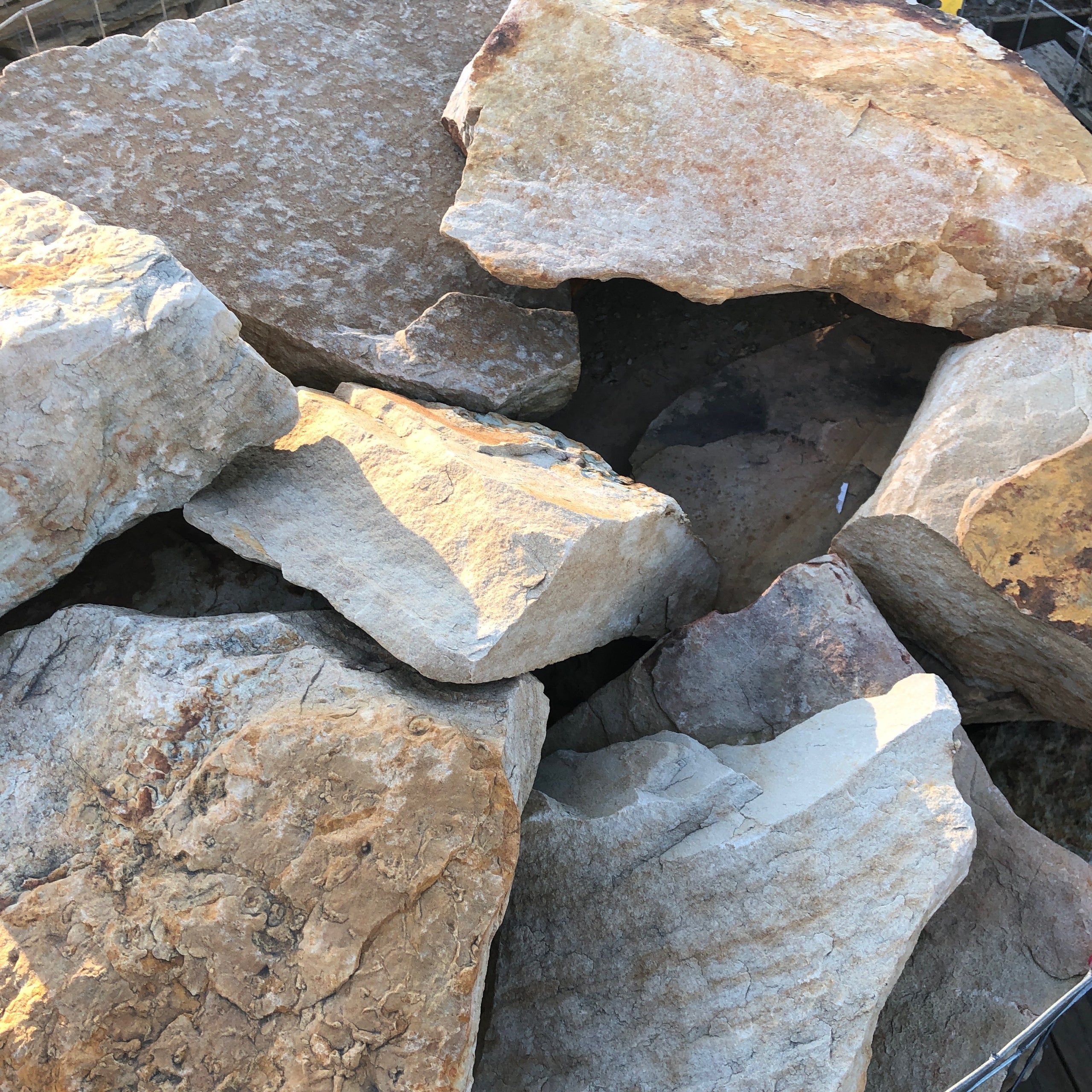 Mojave Thick Special Flagstone Pallet | Alex Pinestraw & Mulch, LLC