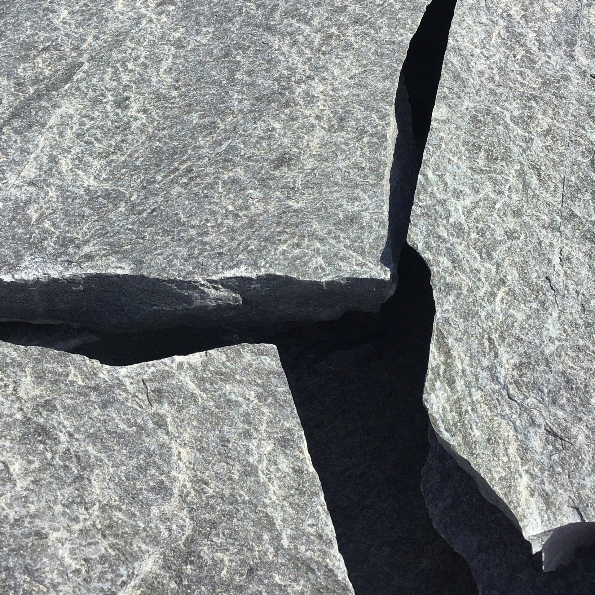 Dove Grey Flagstone Pallet | Alex Pinestraw & Mulch, LLC