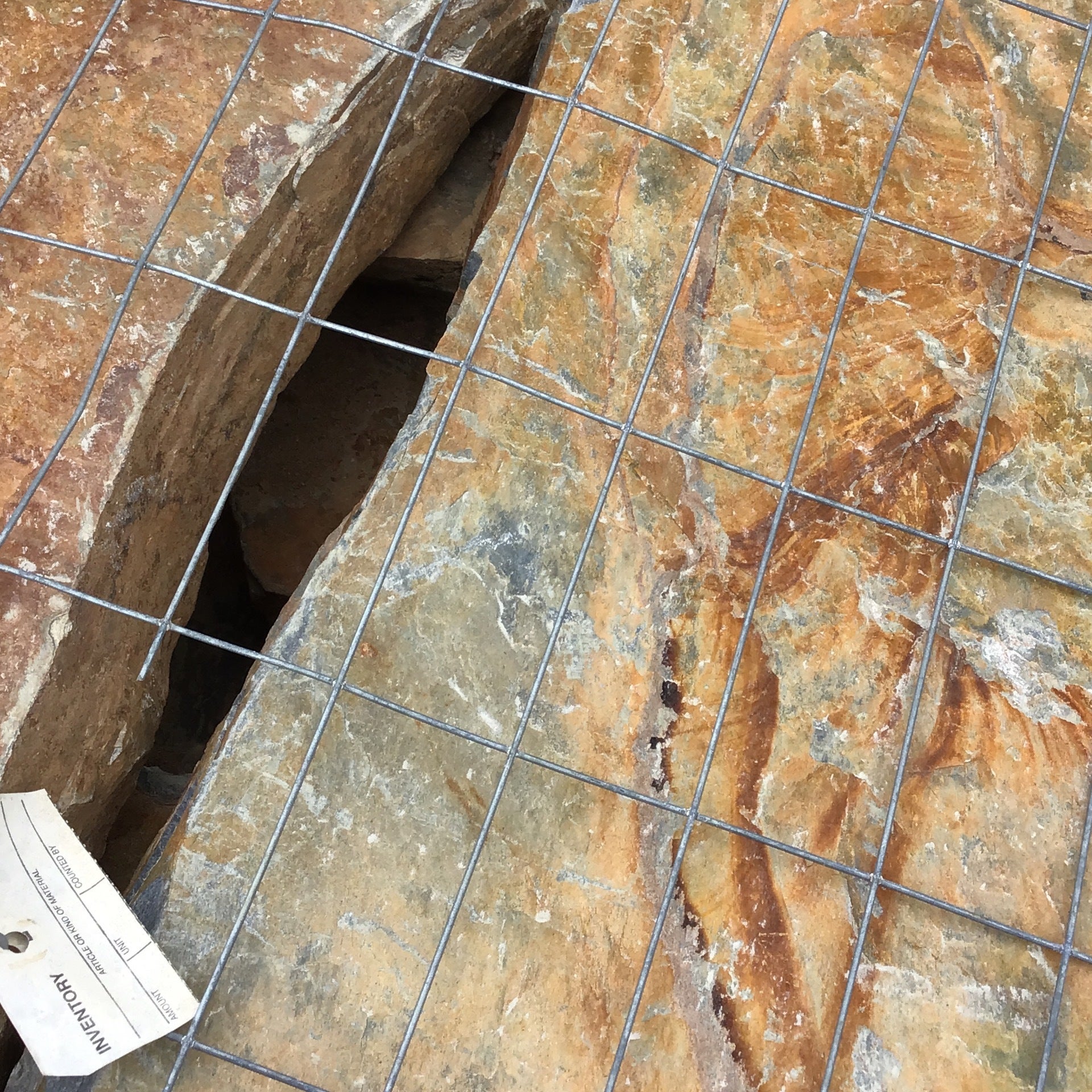 Mountain Mist Slabs Flagstone Pallet | Alex Pinestraw & Mulch, LLC