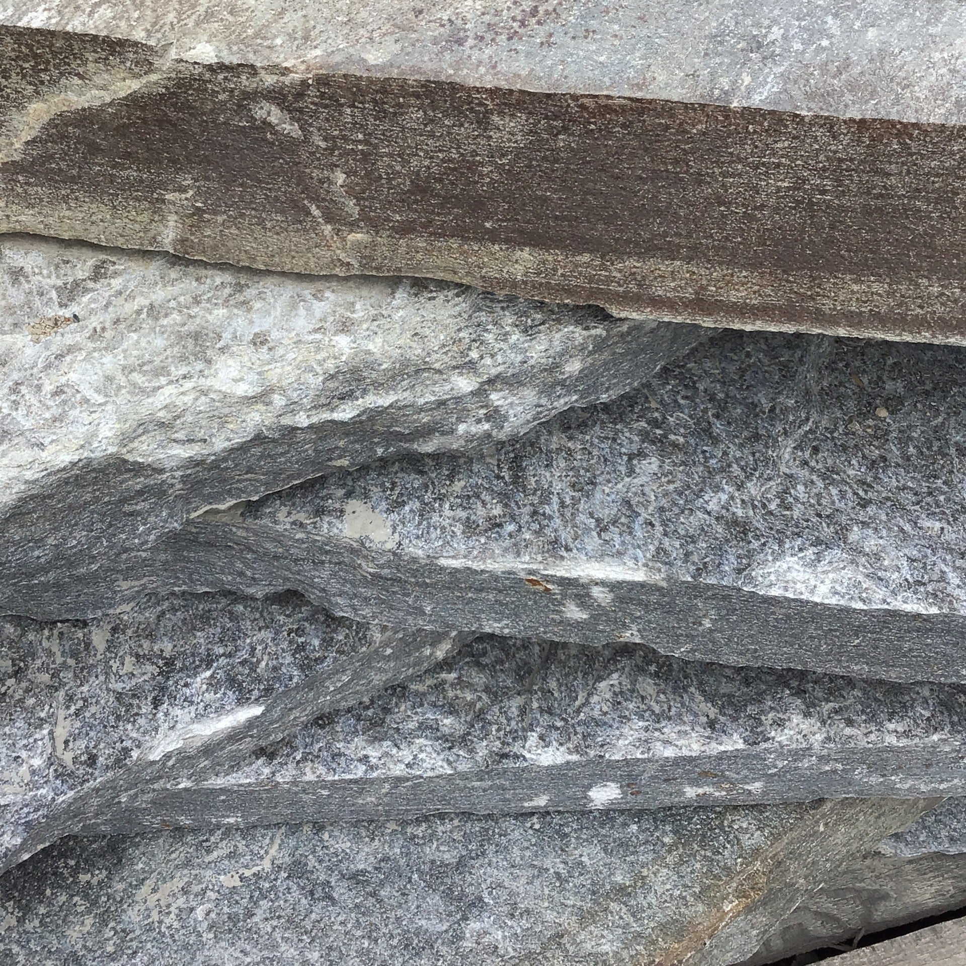 Chocolate Grey Slab Flagstone Pallet | Alex Pinestraw & Mulch, LLC