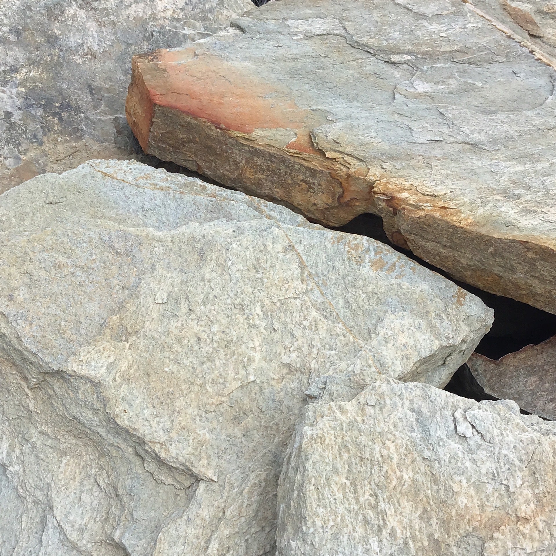 Green River Flagstone Pallet | Alex Pinestraw & Mulch, LLC