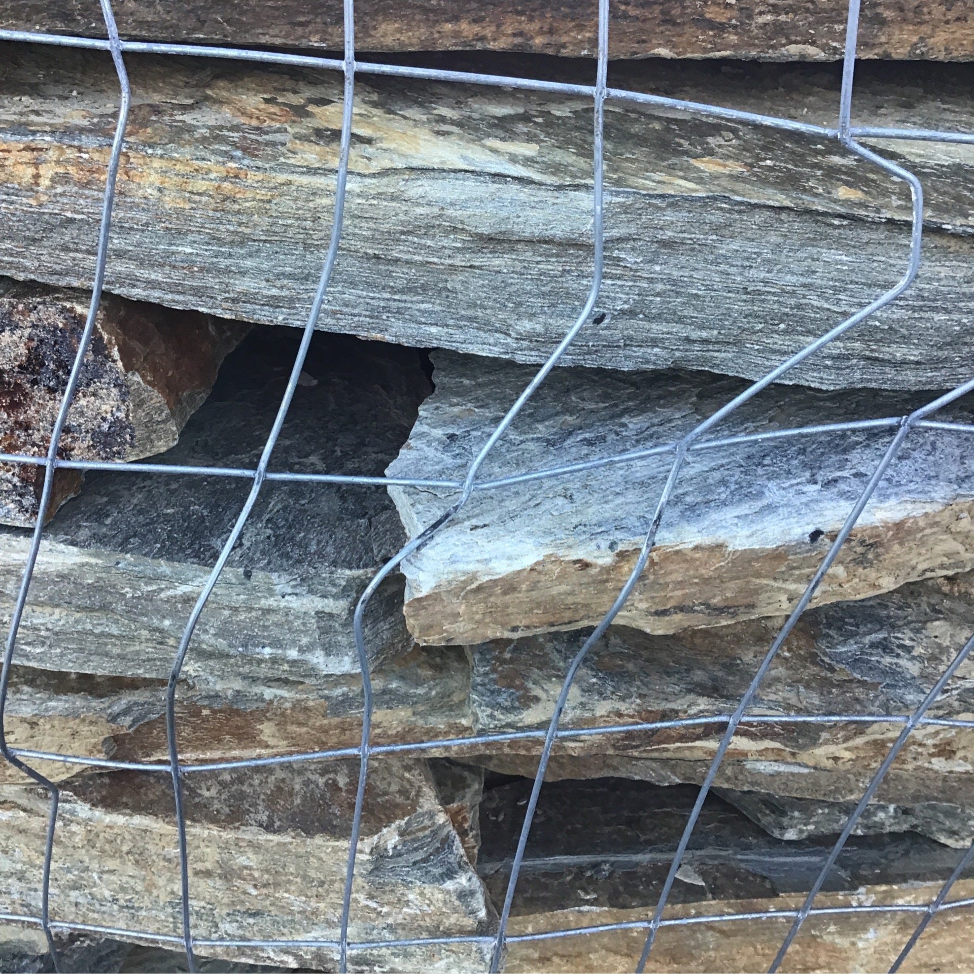 Mountain Mist Thick Flagstone Pallet | Alex Pinestraw & Mulch, LLC