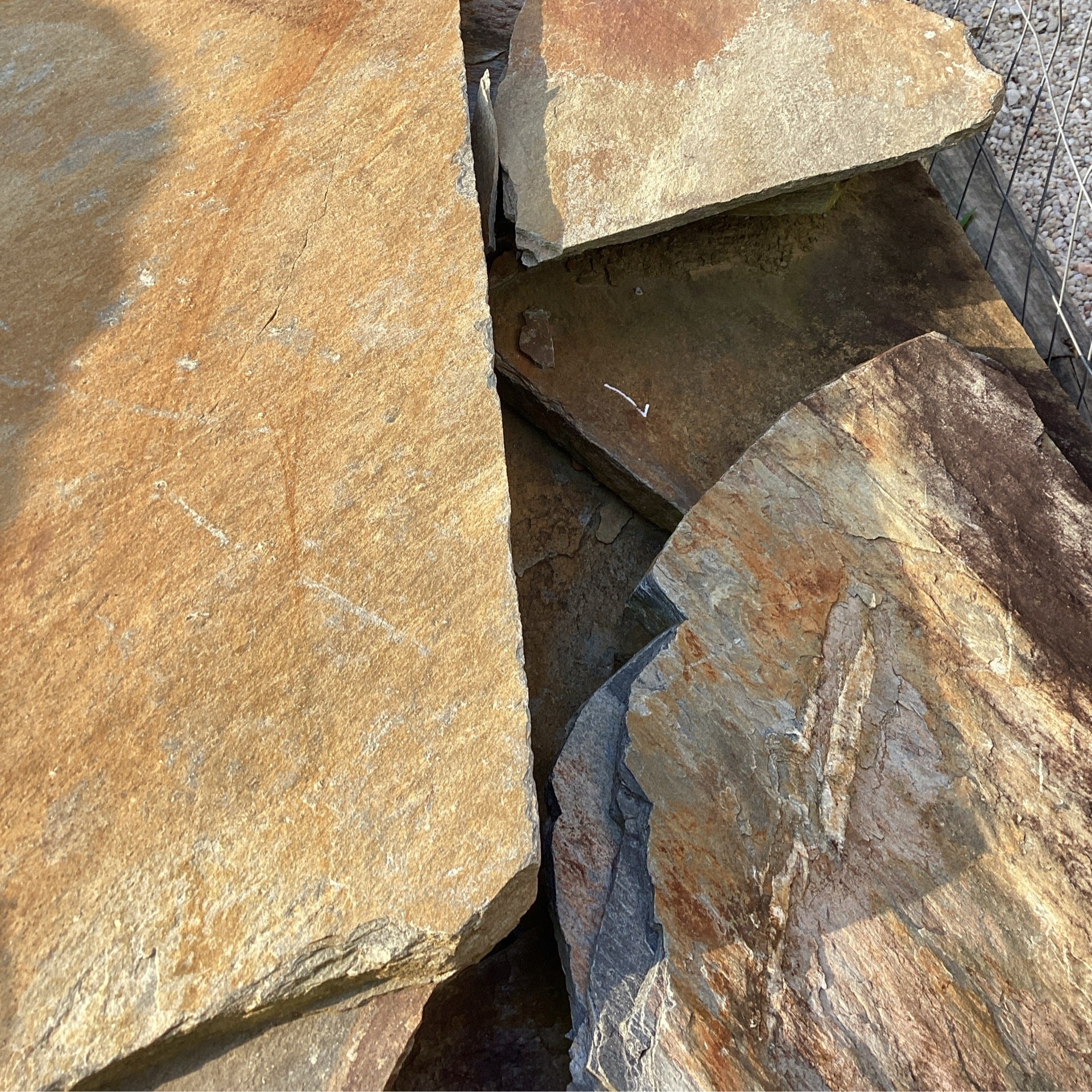 Mountain Mist Thick Flagstone Pallet | Alex Pinestraw & Mulch, LLC